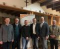 Bild: Thorsten Flieder
Bei der Nominierungsversammlung (von links): Stellvertretender Kreisvorsitzender Albert Geitner, stellvertretender Landrat Franz Mädler, Landtagskandidat Bernhard Heinisch, Kreisvorsitzender und Direktkandidat für den Bezirkstag Hans Martin Grötsch, Listenkandidat für den Bezirkstag Thomas Wagner, stellvertretender Kreisvorsitzender und Sprecher der Kreistagsfraktion Peter Dotzler.
