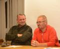 Bild: bey
Ludwig Prüfling (links) erklärt sich in der Jahreshauptversammlung des Vereinskartells Oberwildenau bereit, den Vorsitz zu übernehmen. Harald Seiffert (rechts) hatte bereits vor zwei Jahren seine Rückzug aus dieser Funktion erklärt.
