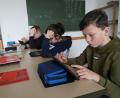Bild: kaz
Hefte, Stifte und ein I-Pad liegen ganz selbstverständlich auf den Tischen der Schüler.