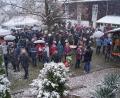 Bild: slh
Gleich zu Beginn des Adventbasars füllte sich der Weiherner Dorfplatz.