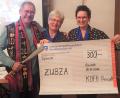 Bild: do
Im Rahmen der Jahreshauptversammlung der Ortsgruppe Pressath des Katholischen Frauenbundes überreichten die Teamsprecherinnen Christine Pfeiffer (Bildmitte) und Claudia Melchner (re) an Entwicklungshelfer Johann Rupprecht eine Spende von 300 Euro