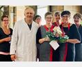Bild: bö
Seit 25 Jahren ist Sabine Holler (Mitte) bei der Metzgerei Spies in Schmidmühlen beschäftigt. Dazu gratulierten die Metzgereiinhaber und die Kollegen (von links): Daniela Lucht, Martin Spies, Daniela Schmitz, Sabine Holler, Petra Schaller, Gertraud Spies und Evi Meier.
