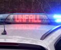 Bild: Carsten Rehder/dpa
Die Leuchtschrift „Unfall“ auf dem Dach eines Polizeiwagens.