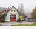 Bild: njn
In Wetzldorf soll das Feuerwehrhaus um einen Stellplatz erweitert werden. Der Anbau ist zwischen dem Feuerwehrhaus und dem Nebengebäude (rechts) vorgesehen.