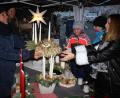 Bild: R. Kreuzer
Beim ersten Weihnachtsmarkt des VfB Weiden im Westen der Stadt war viel Betrieb. Insbesondere die Adventsartikel waren nachgefragt.