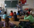 Bild: wel
Lesepatin Monika Lang fesselt die Kinder mit den lustigen Geschichten von der "kleinen Hexe"