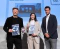 Bild: Designaustria, Wien/Jana Madzigon
Den Preis für das Büro Wilhelm durften Geschäftsführer und Kommunikationsdesigner Manfred Wilhelm (links) und Mediengestalterin Leonie Wilhelm entgegennehmen.