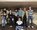 Bild: mcl
Die Teilnehmenden des Poetry Slams der OTH Amberg, von links: Pauline Füg, Leonie Weindl, Duy Nguyen, Elias Bisse, Manuel Sailer und Peter Schichtl. Vorne sitzt Moderatorin Lisa Götz.