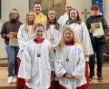 Bild: gis
Verabschiedung und Aufnahme von Ministranten in Mehlmeisel: Jana-Ina Bühlmeier (vorne links) und Emilia Korn (vorne rechts) sowie (mittlere Reihe, von links) Josephine Jungnickl, Dorothea Nolda und Sarah Bühlmeier mit (hinten, von links) Sophie Pscherer, Pfarrer Ferdinand Weinberger, Diakon Franz Lautenbacher und Hannes Pscherer.