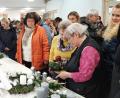 Bild: rgl
Der Adventsbasar des Katholischen Frauenbundes aus Luhe fand in diesem Jahr zum ersten Mal seit Beginn der Pandemie in der gewohnten Form statt.
