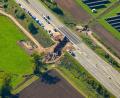Bild: FRANKENAIR Ingo Baeuerlein / LUFTBILD-SUCHE.com/exb
Diese Luftaufnahme vom September zeigt die Baustelle Kurmhofbach an der A93 bei Perschen. Inzwischen sind alle Fahrbahnen wieder für den Verkehr freigegeben.