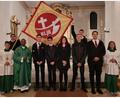 Bild: Tobias Schmid/exb
Bei einem feierlichen Gottesdienst werden fünf neue Mitglieder in die Katholische Landjugend in Gleiritsch aufgenommen. Pfarrer Pater Johnson Varakaparambil lobt das Engagement der jungen Leute.