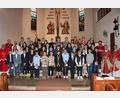 Bild: Barbara Guida/exb
51 Kinder erhalten das Sakrament der Firmung in der Kirche St. Konrad.