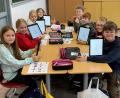 Bild: Grundschule Mähring/exb
Bei einem Workshop lernten die Dritt- und Viertklässler der Grundschule Mähring den richtigen Umgang mit den Klassen-I-Pads.