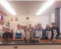 Bild: jzk
Recht zufrieden war Bäckermeister Florian Pappenberger (links) mit seinen „Azubis“ in der Mittelschule Kemnath.