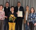 Bild: Christiane Wagner/exb
Franz Ziegelmeier (Dritter von rechts) wurde zum Ehrenvorsitzenden des Obst- und Gartenbauvereins Wolfring ernannt.