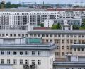 Bild: Monika Skolimowska/dpa
Wohnhäuser in der Bundeshauptstad: Das Gesetz soll Vermieter zu energetischen Sanierungen anregen. Mietern soll es einen Anreiz zu energieeffizientem Heiz-Verhalten geben.