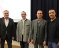 Bild: Michael Reindl/Kliniken Nordoberpfalz/exb
Reinhard Herr begrüßte die Zuhörerinnen und Zuhörer bei den Vorträgen von Dr. Jörg Vogt, Dr. Cornelius Schörle und Jürgen Frischholz (von links nach rechts).