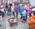 Archivbild: kwl
Selbst gebackenes Steckerlbrot ist bei den Kindern beim Weihnachtsmarkt in Neustadt der Renner.