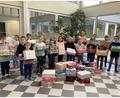 Bild: jzk
Eine Weihnachtsfreude bereiten wollten Schülerinnen und Schüler der Grund- und Mittelschule bedürftigen Kindern, die keine Weihnachtsgeschenke bekommen.