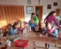 Bild: fla
Die Festkinder der Waldthurner Jubelfeuerwehr basteln fleißig für ihren Adventsmarkt am 4. Dezember.