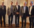 Bild: Dr. Wolfram Strack/exb
Der neu gewählte Caritasrat (von links): Franz Merl, Günther Koller, Msgr. Johannes Hofmann, Peter Cramer und Diözesan-Caritasdirektor Diakon Michael Weißmann (nicht auf dem Foto Domkapitular Michael Dreßel).