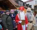 Bild: jeb
Beim Besuch vom Nikolaus auf dem Weihnachtsmarkt bekamen Kinder wie Johanna Schokolade, wenn sie brav waren.