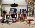 Bild: Grund- und Mittelschule Pfreimd/exb
Kinder packten für den Weihnachtspäckchenkonvoi.