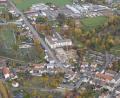 Bild: mür
Die Baustelle für die neue Dienststelle des Amts für Digitalisierung, Breitband und Vermessung unmittelbar an der Egerer Straße, auf dem Bild unterhalb des früheren Krankenhauses. Es soll bekanntlich zum Gesundheitszentrum ausgebaut werden. Im Inneren des Gebäudes haben die Arbeiten schon vor einiger Zeit begonnen.