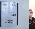 Bild: Petra Hartl
Im Impfzentrum in Sulzbach-Rosenberg werden die Öffnungszeiten an die Nachfrage angepasst, und auch die Impfstation in Amberg schließt ab Dezember seltener auf.