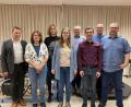 Bild: Michaela Hiltl/exb
Von links Erich Übler (Beisitzer), Alexandra Ottmann (Vorsitzende), Karin Kraus (Kassiererin), Franziska Siegert (Beisitzerin), Siegfried Meier (Kassenprüfer), Reiner Vogel (Schriftführer), Hans Renner (Kassenprüfer), Michael Heinz (Zweiter Vorsitzender).