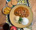 Bild: ads
Für den Gambischen Abend at home kocht der Verein „Socialis for The Gambia" wieder groß auf. Es gibt Rindergulasch mit Erdnussbutter „Domoda“ sowie eine vegane Variante. Als Beilage gibt es Couscous und ein herzhaftes Ananas-Mango-Chutney.