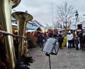 Archivbild: jml
Wenn am frühen Abend Adventslieder des Posaunenchors über den Marktplatz klingen, dann ist romantische Stimmung angesagt.