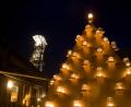 Bild:  Förderverein Maffeispiele/exb
Der Grubenadvent wird beleuchtet von über 60 Pyramiden, die meist mit LED-Lichterketten umwickelt sind. Die größte Pyramide wird von echten Kerzen erhellt.