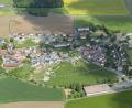 Bild: mür
Der Bürgerpark Krummennaab (Bildmitte) mit seinem Mehrzweckgebäude sowie dem Dorfbackofen wurde heuer eingeweiht. Der Dorfladen ist eine "Erfolgsstory" im ganzen Landkreis.