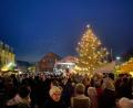Bild: Tobias Lang/exb 
Der beleuchtete Tannenbaum am Wernberg-Köblitzer Marktplatz sorgte für Weihnachtsstimmung.