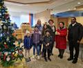 Bild: öt
Pfarrer Julius Johnrose (von rechts) und Marianne Fütterer durften aus der Sammlung anlässlich des Martinsumzug in Weihermühle von Ulrike Kraus und ihren Kindern Korbinian und Magdalena sowie Sabrina Böhm mit den Töchtern Leonie und Selina 350 Euro für die Familienhilfe Neusorg in Empfang nehmen.
