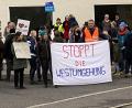 Archivbild: Martin Sarnowski/exb
Die Gegner der Westumfahrung bei einer Aktion im April 2022: Sie versammelten sich zu einer Mahnwache, um gegen das Projekt zu demonstrieren,