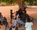 Bild: Socialis for The Gambia/exb
Der gelernte Schreiner Ansumana Sowe ist gebürtiger Nürnberger mit Wurzeln in Gambia. Für einige Monate hilft er in der vereinseigenen Schule von Socialis for The Gambia in Brufut in Westafrika als Schreiner und Sportlehrer.