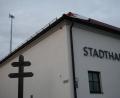 Bild: hmr
Zwölf Katastrophenschutz-Sirenen sind im Stadtgebiet Waldsassen aufgebaut worden – darunter vier im Stadtgebiet wie hier (links) an der Egerer Straße hinter der Stadthalle.