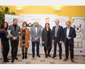 Bild: bnr
Vertreter der Partnergemeinden Wernberg-Köblitz und Bor präsentierten das Deutsch-Tschechische Malbuch und die Roll-ups. Von links: Lehrerin Petra Cervinkova, Schuldirektor Daniel Koblen, Schulleiterin Christine Losch, Bürgermeister Rudolf Kodalik, Grafikerin Sarah Segerer, Bürgermeister Konrad Kiener und Verwaltungsleiter Miroslav Cvrk