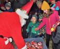 Bild: jml
Freude bei Klein und Groß, der Nikolaus hat für alle etwas dabei.