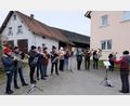 Bild: le
Auch bei Wind und Wetter hält der Flosser Posaunenchor eisern an der Tradition fest und veranstaltete am Sonntag das Adventsblasen im Flosser Land.