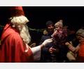 Bild: bk
Über 100 Kinder erfreuten sich bei der Waldweihnacht an der Blockhütte an kleinen Geschenken vom Nikolaus.