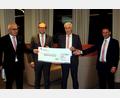 Bild: R. Kreuzer
Das Gremium mit dem Spendenscheck (von links): Ludwig Zitzmann, Hans-Jörg Schön, Reinhard Meier und Oberbürgermeister Jens Meyer.