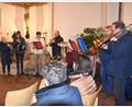Bild: ubb
Der Posaunenchor spielte adventliche Weisen und begleitete das Publikum beim gemeinsamen Singen von bekannten Weihnachtsklassikern.