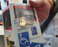 Bild: Lowak
Das ist einer von 10 Euroschlüsseln, die ab sofort bei der Stadt Weiden für die Dauer von 4 bis 6 Wochen ausgeliehen werden können. Dieser Schlüssel passt an Türen von behindertengerechten Toiletten.