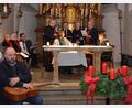 Bild: bnr
Sänger und Musikanten stimmten beim altbayerischen Adventssingen in der St. Anna Kirche auf Weihnachten ein.