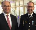 Bild: ksa
Armin Kraus aus Hahnbach (rechts) und Heimat- und Finanzminister Albert Füracker.