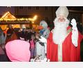 Bild: Gabi Schönberger
Der Nikolaus und Paula Print verteilen gemeinsam die Kinderzeitung von Oberpfalz-Medien an die Kinder.